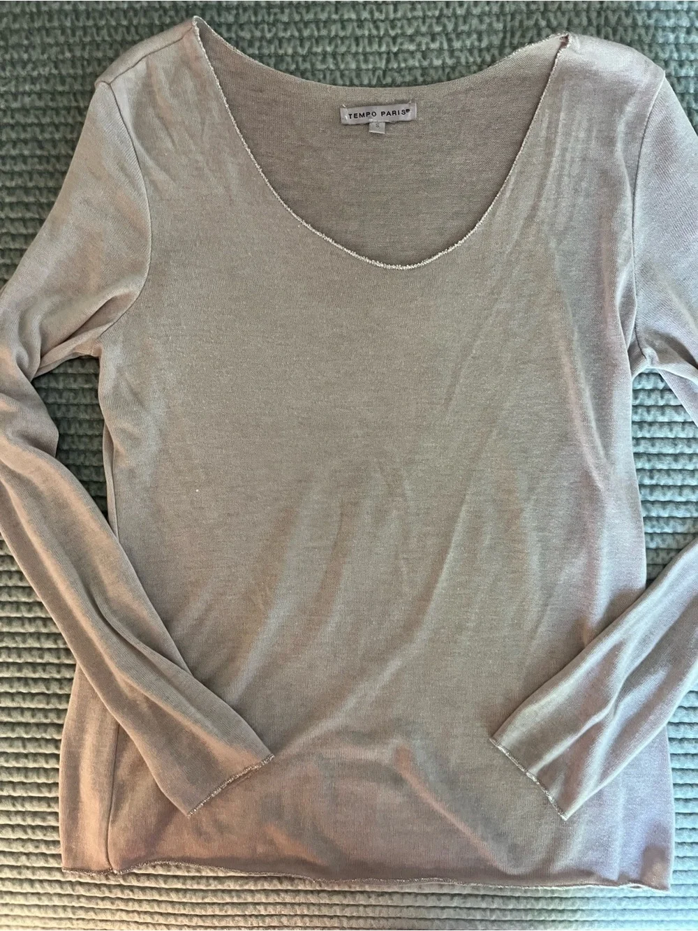 Light Pink Long-Sleeve Women's Scoop Neck Sweatersmall lightweight silver accent